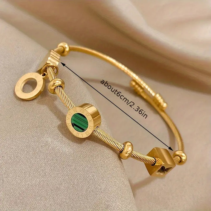 Ring i Guld med Grön Ädelsten