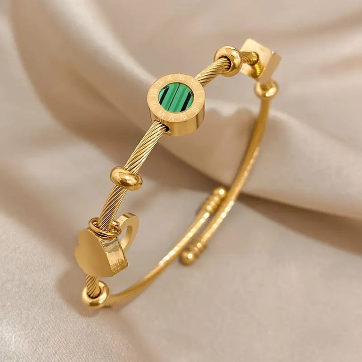 Ring i Guld med Grön Ädelsten