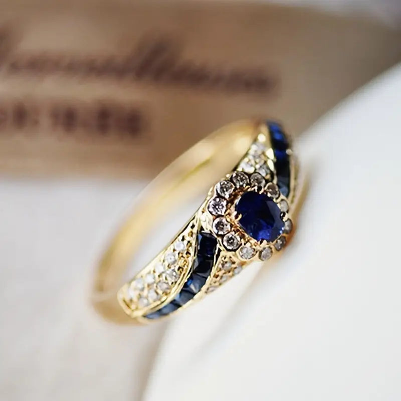 Elegant Ocean-Inspired Gold Ring
