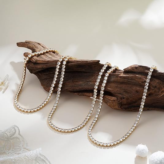 Tidlöst Guld Tennis Halsband" could be rewritten as "Eternal Gold Tennis Necklace.