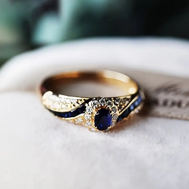 Elegant Ocean-Inspired Gold Ring