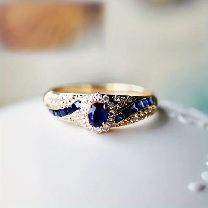 Elegant Ocean-Inspired Gold Ring