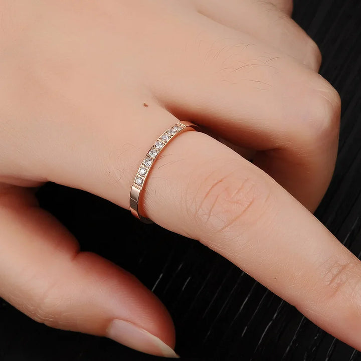 Tidlös Ring med Inlagd CZ i Roséguld