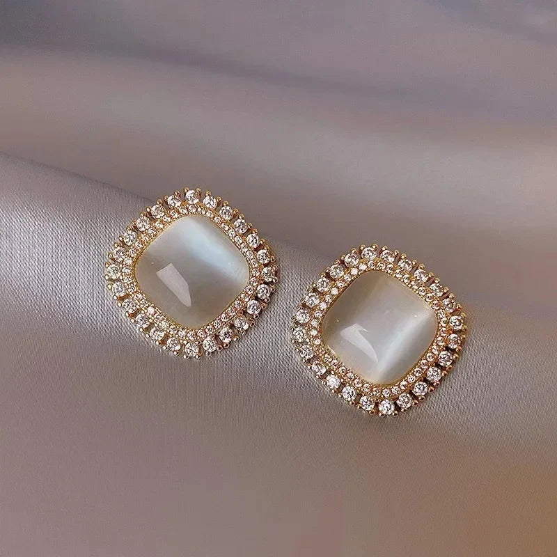 Eleganta Fyrkantiga Örhängen med Opal och CZ Kristaller