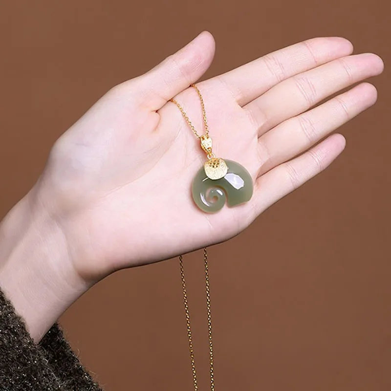 Hetian Jade Elephant Anhänger-Halskette – 18K Goldplattierte Kette für Damen