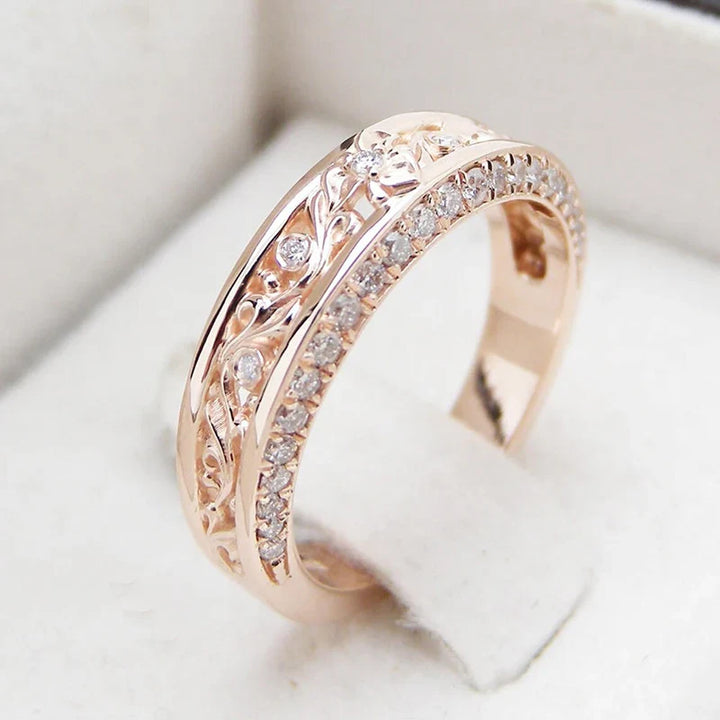 Elegant Roséguld Ring med Blomdesign och CZ Stenar