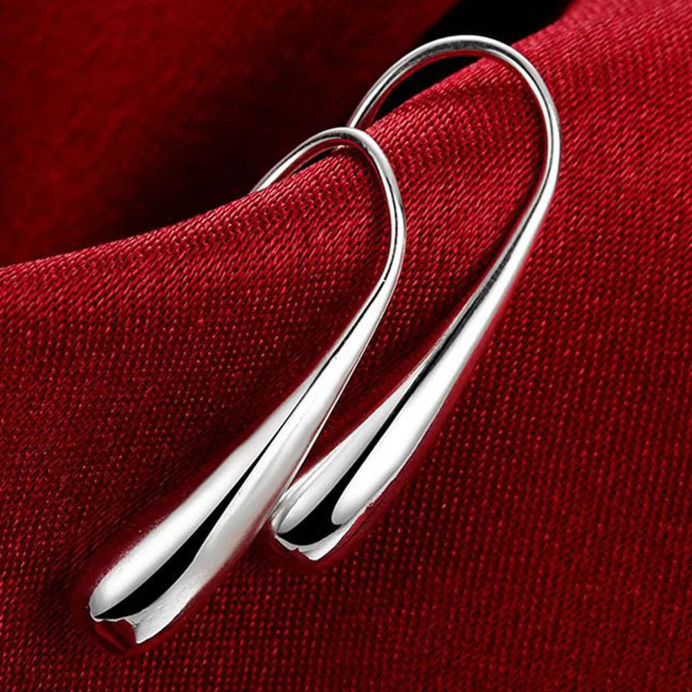 Sterling Silver Örhängen med Vattendroppe Design
