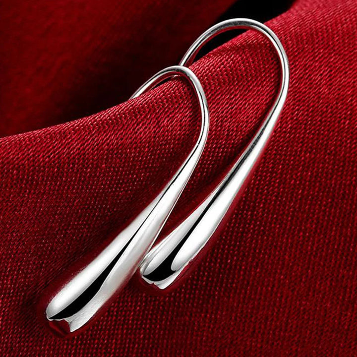Sterling Silver Örhängen med Vattendroppe Design