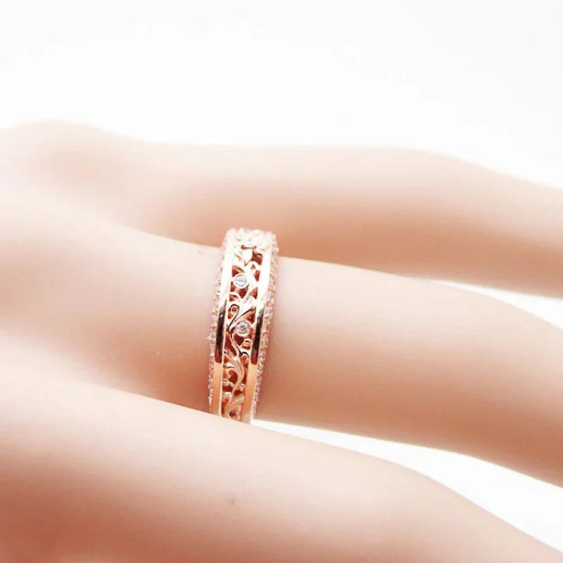 Elegant Roséguld Ring med Blomdesign och CZ Stenar