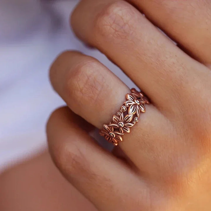 Elegant Roséguld Ring med Blomsterdesign