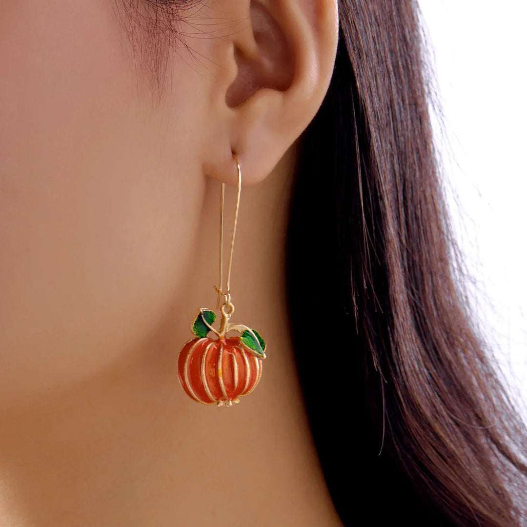 Halloween Pumpa Godis Örhängen" can be rewritten as "Pumpkin Candy Earrings for Halloween.