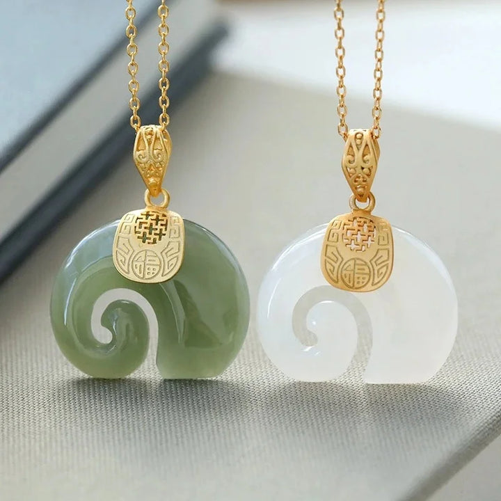 Hetian Jade Elephant Anhänger-Halskette – 18K Goldplattierte Kette für Damen