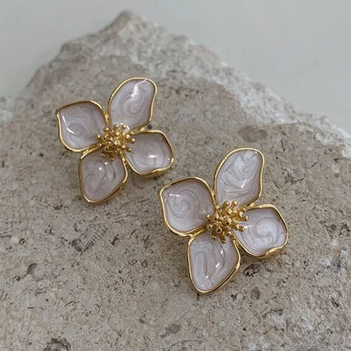 Elegant Vita Emalj Blomformade Örhängen