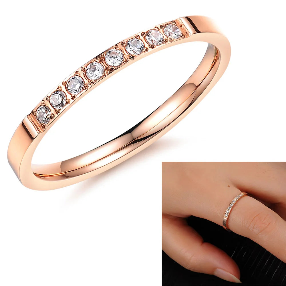 Tidlös Ring med Inlagd CZ i Roséguld