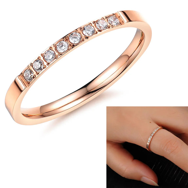 Tidlös Ring med Inlagd CZ i Roséguld