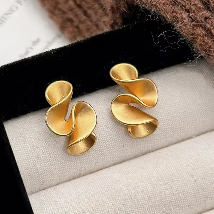 Örhängen i sterlingsilver med 18K guldbelagda blomdetaljer