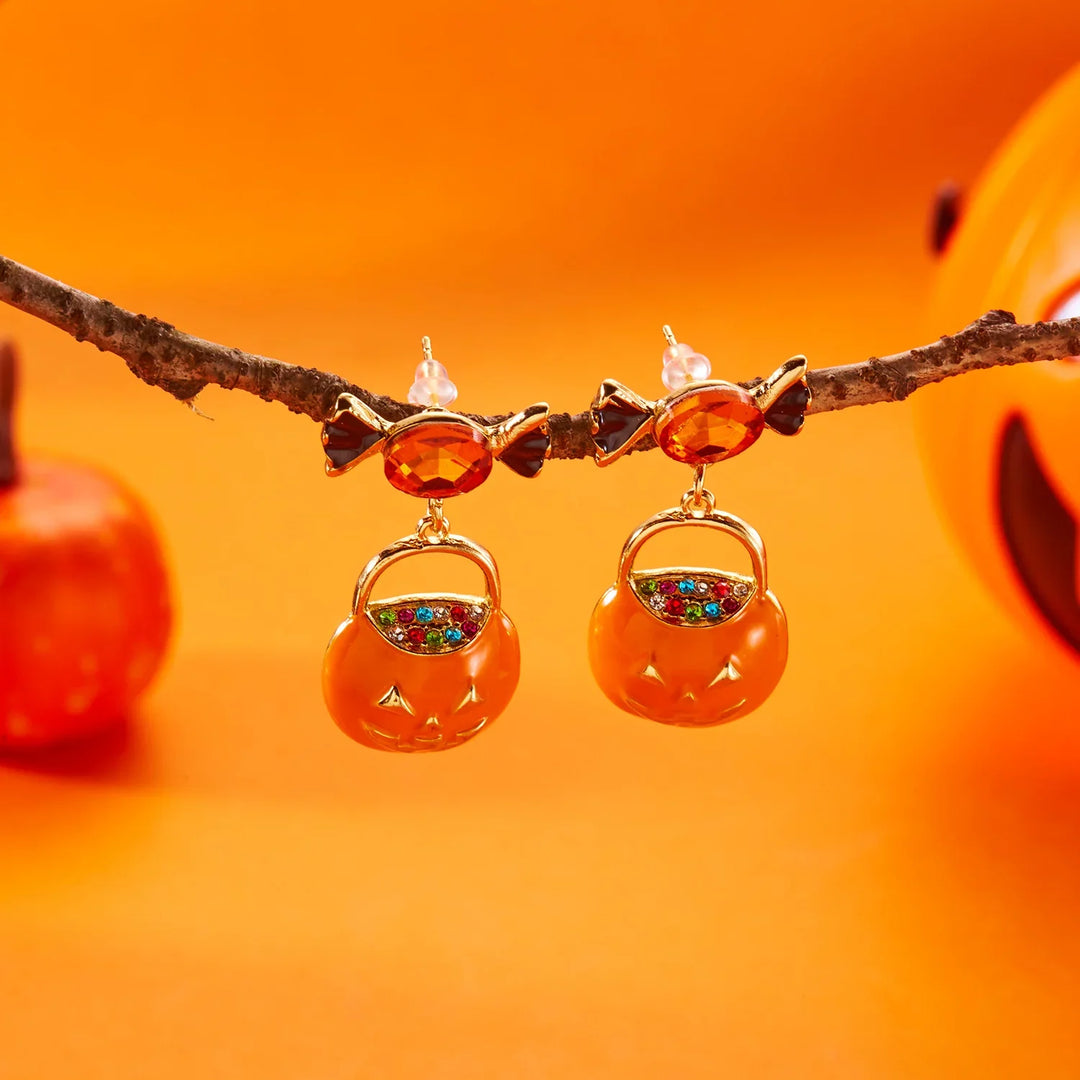 Halloween Pumpa Godis Örhängen" can be rewritten as "Pumpkin Candy Earrings for Halloween.
