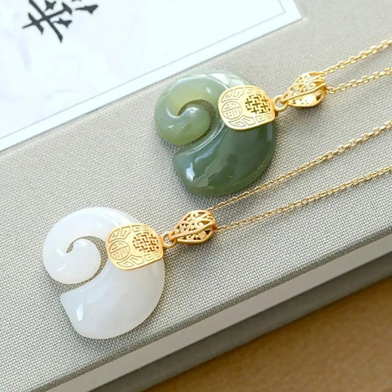 Hetian Jade Elephant Anhänger-Halskette – 18K Goldplattierte Kette für Damen