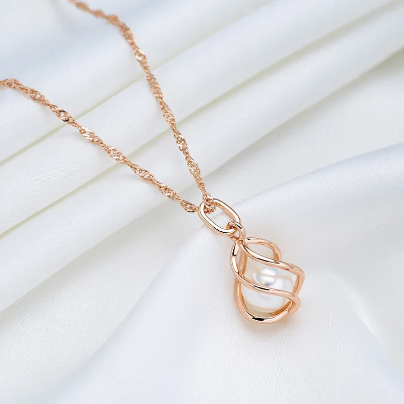 Exklusivt Geometriskt Halsband med Roséguld och Pärlor