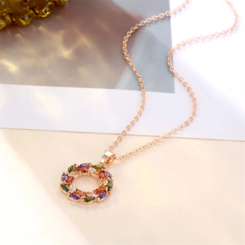 Skinande Regnbåge Charmhalsband