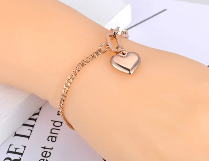 Chic Titanhjärt Charm Armband