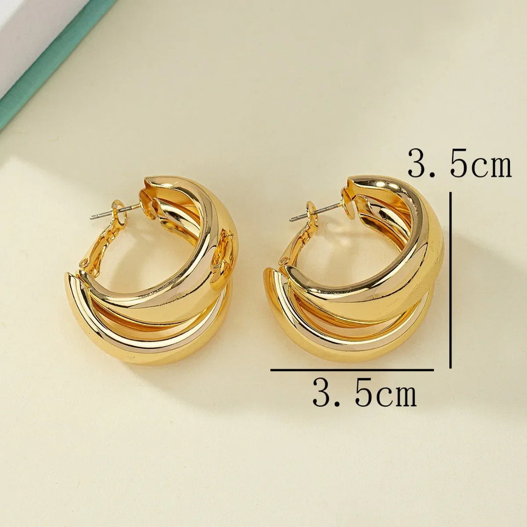 "Eleganta Guld Chunky Örhängen" could be rewritten as "Stiliga Chunky Guldörhängen".