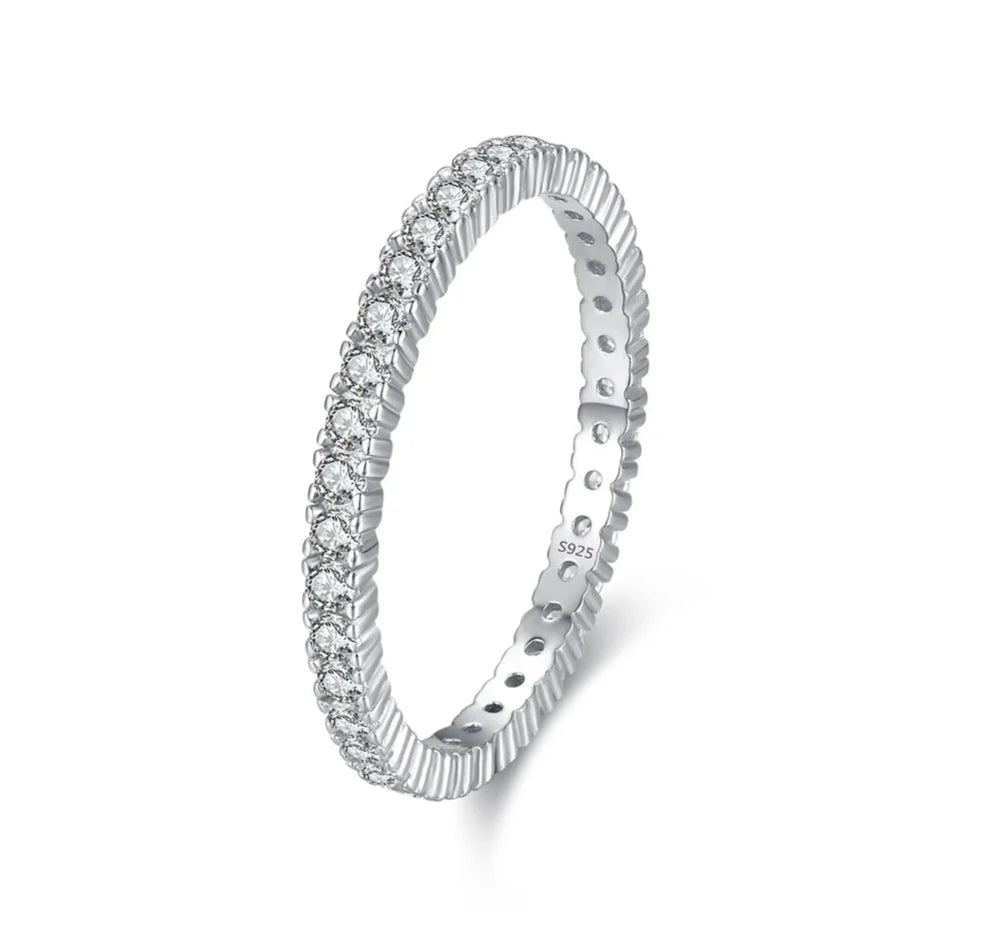 Skinande Minimalistisk Oändlighetsring