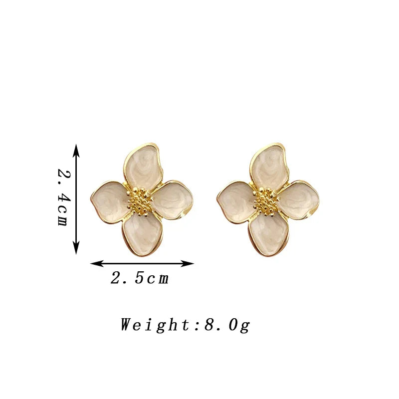 Eleganta Vita Emaljblommörhängen