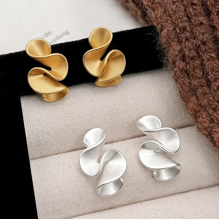 Örhängen i sterlingsilver med 18K guldbelagda blomdetaljer