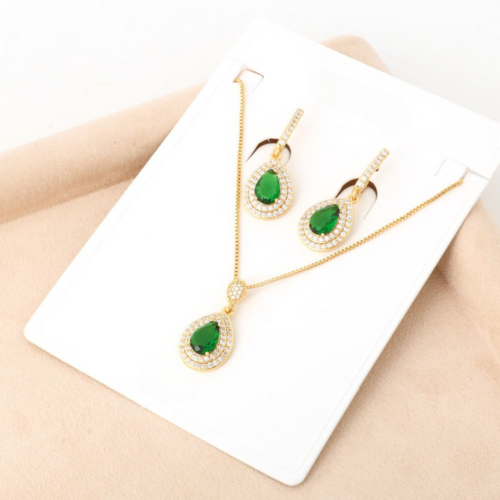 Grön Guld Smyckeset" can be rewritten as "Emerald Gold Jewelry Set.