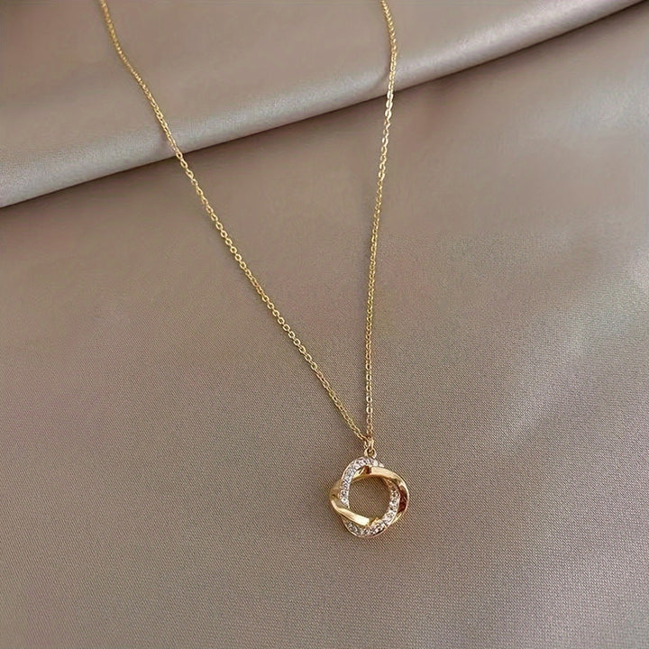 Elegant Guld Hängande Halsband med Simulerade Diamanter