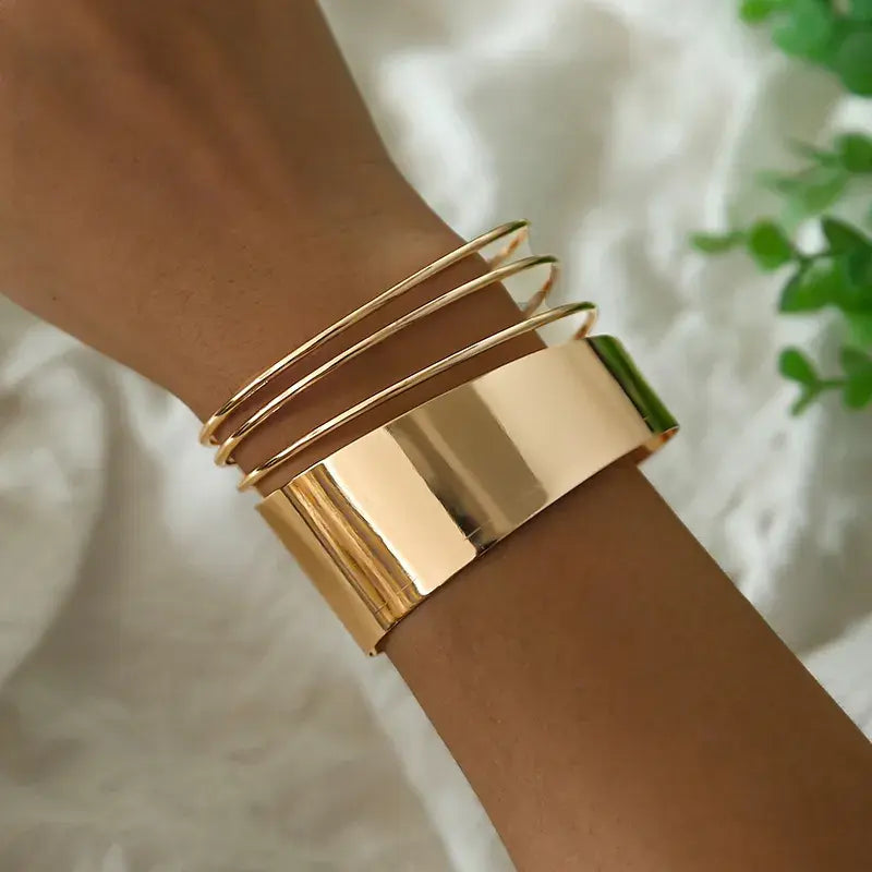 Elegant Gold Vintage Bracelet